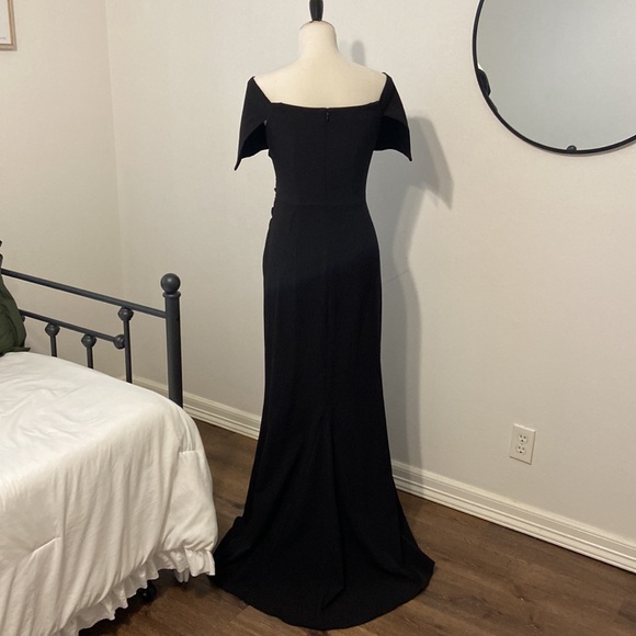 Black Elegant Vince Camuto on/off Shoulder Formal Gown with Rouging - Picture 3 of 6
